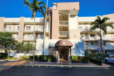 7852 Trent Dr #206, Tamarac: photo 1 of 15