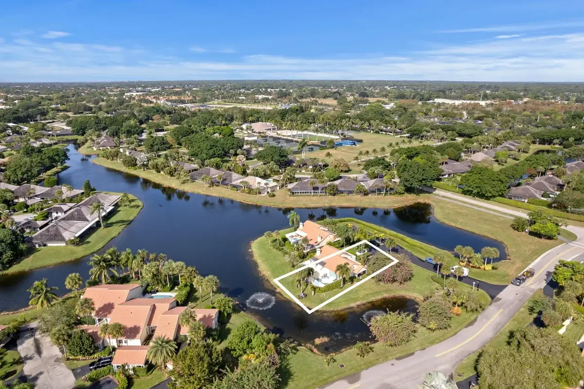 2211 Las Casitas Dr, Wellington: photo 1 of 25