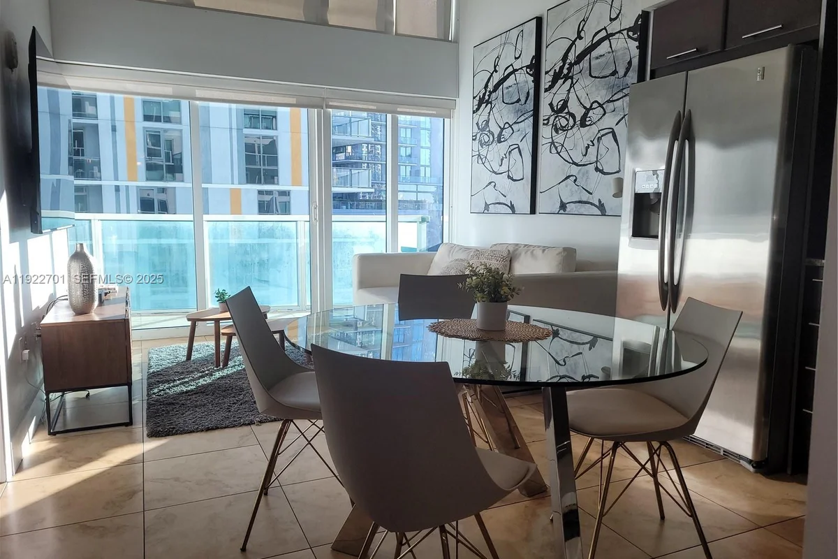 41 SE 5th St #710, Miami: photo 1 of 14