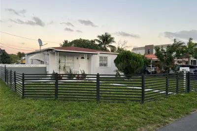 713 SW 7th Ave, Hallandale Beach: photo 1 of 6