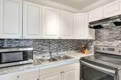 118 Sheffield E, West Palm Beach: photo 1 of 18