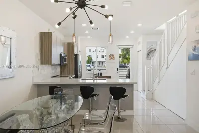 6420 NW 102nd Path #110, Doral: photo 1 of 47