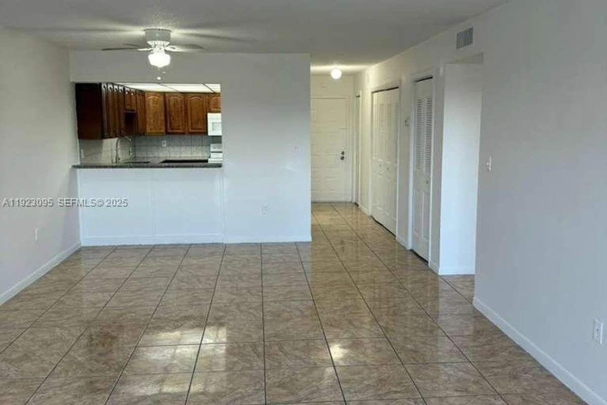 7000 NW 186th St #4-226, Hialeah: photo 1 of 14