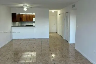7000 NW 186th St #4-226, Hialeah: photo 1 of 14
