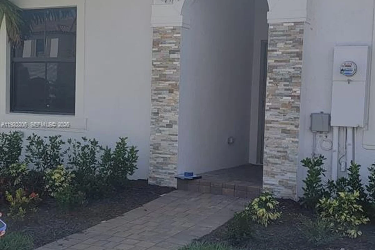 11764 SW 245th Ter, Homestead: photo 1 of 9
