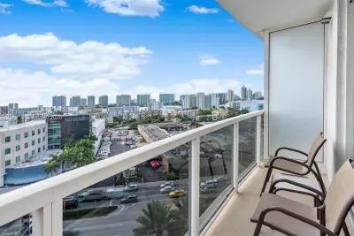 18001 Collins Ave #717, Sunny Isles Beach: photo 1 of 1