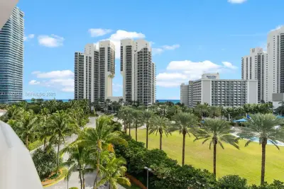19370 E Collins Ave #625, Sunny Isles Beach: photo 1 of 12
