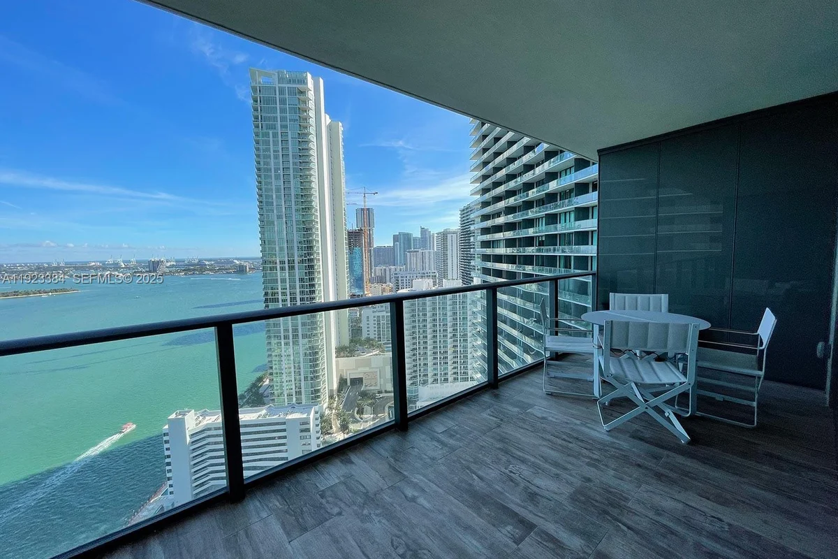 650 NE 32nd St #3005, Miami: photo 1 of 30