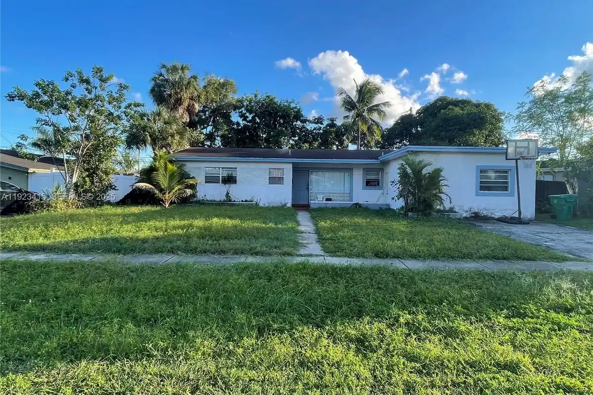 3880 NW 6th St, Lauderhill: photo 1 of 24