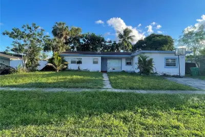 3880 NW 6th St, Lauderhill: photo 1 of 24
