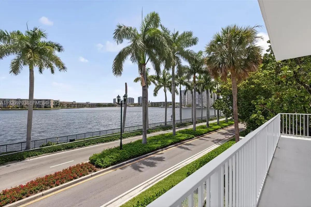 2851 NE 183rd St #216E, Aventura: photo 1 of 32