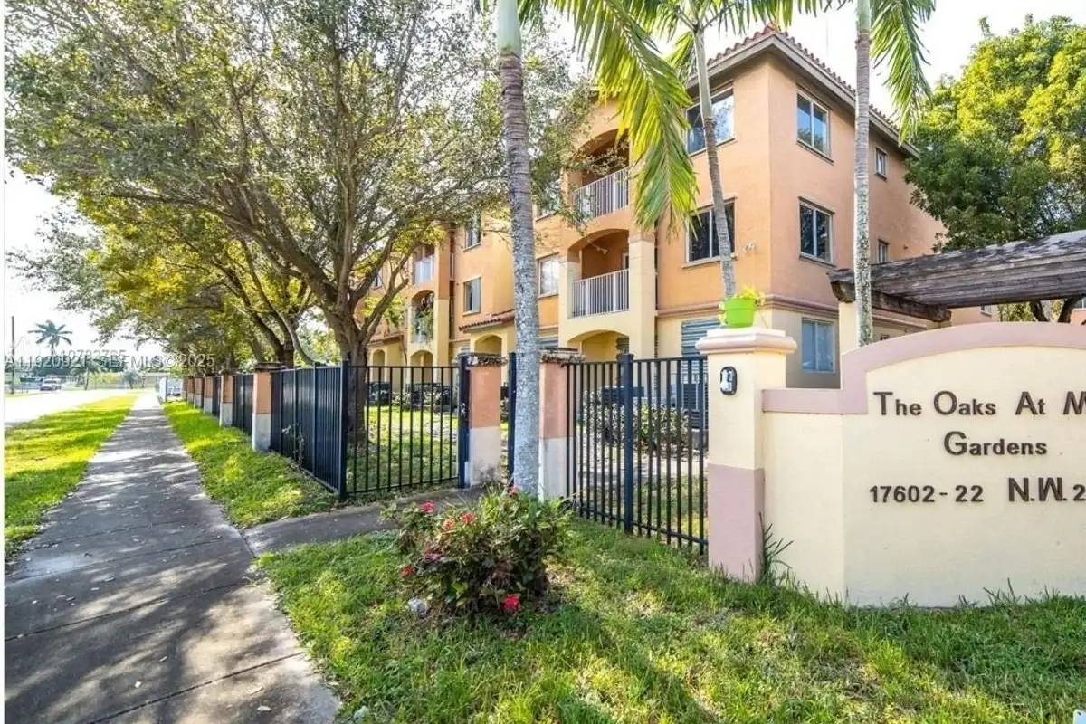 17622 NW 25th Ave #101, Miami Gardens: photo 1 of 22