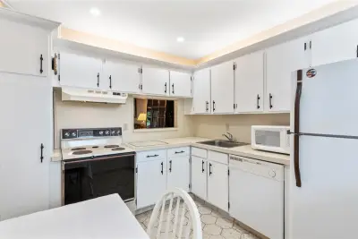 3150 Holiday Springs Blvd #308, Margate: photo 1 of 27