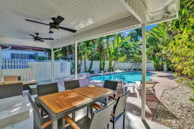 1640 Jefferson St, Hollywood: photo 1 of 5
