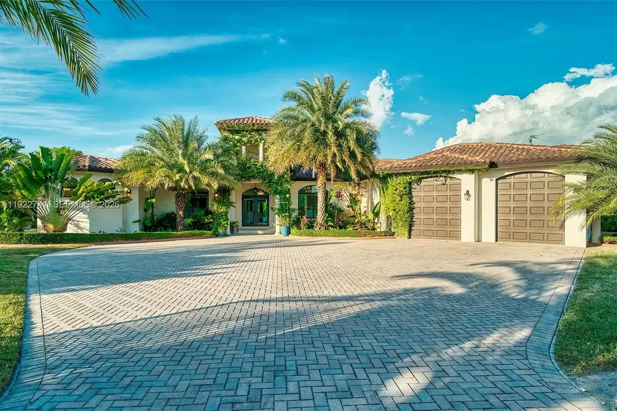 15701 SW 254th St, Homestead: photo 1 of 52