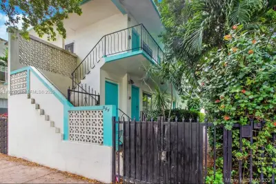 544 Michigan Ave #10, Miami Beach: photo 1 of 11