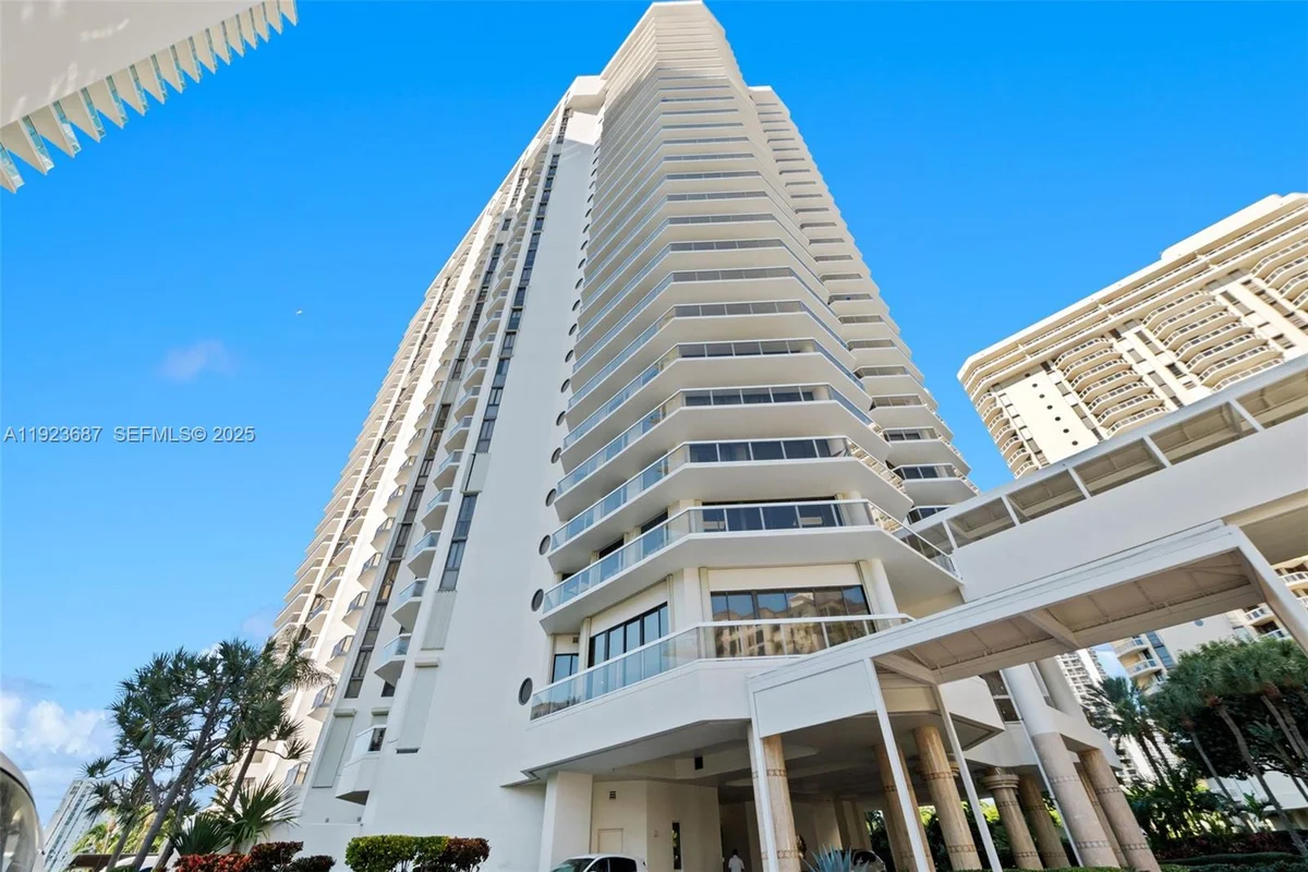 20185 E Country Club Dr #904, Aventura: photo 1 of 31