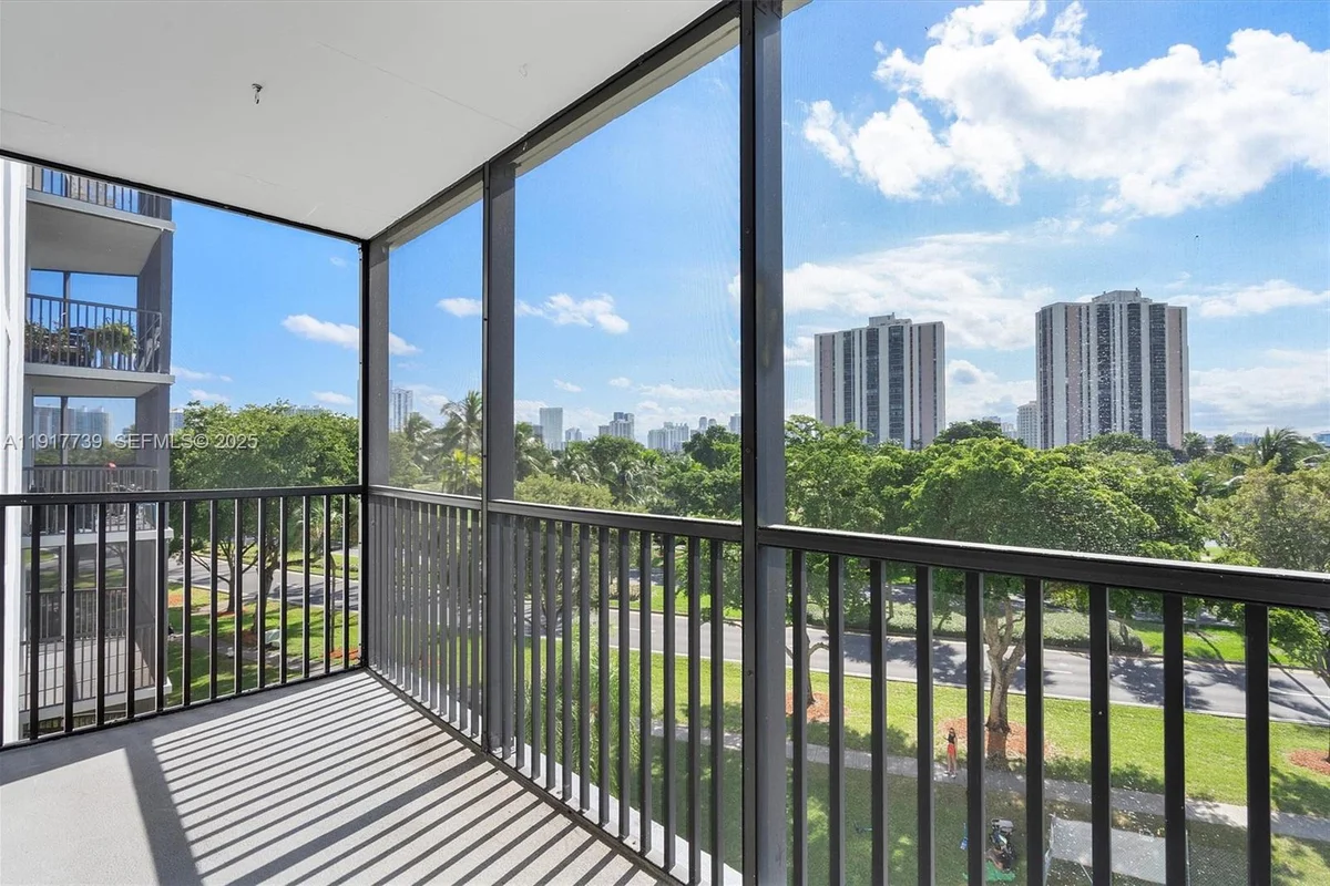 3101 N Country Club Dr #504, Aventura: photo 1 of 16