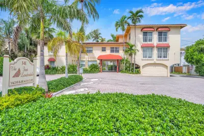 341 N Birch Rd #204, Fort Lauderdale: photo 1 of 35