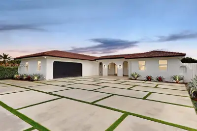 3801 SW 132nd Ave, Miami: photo 1 of 58