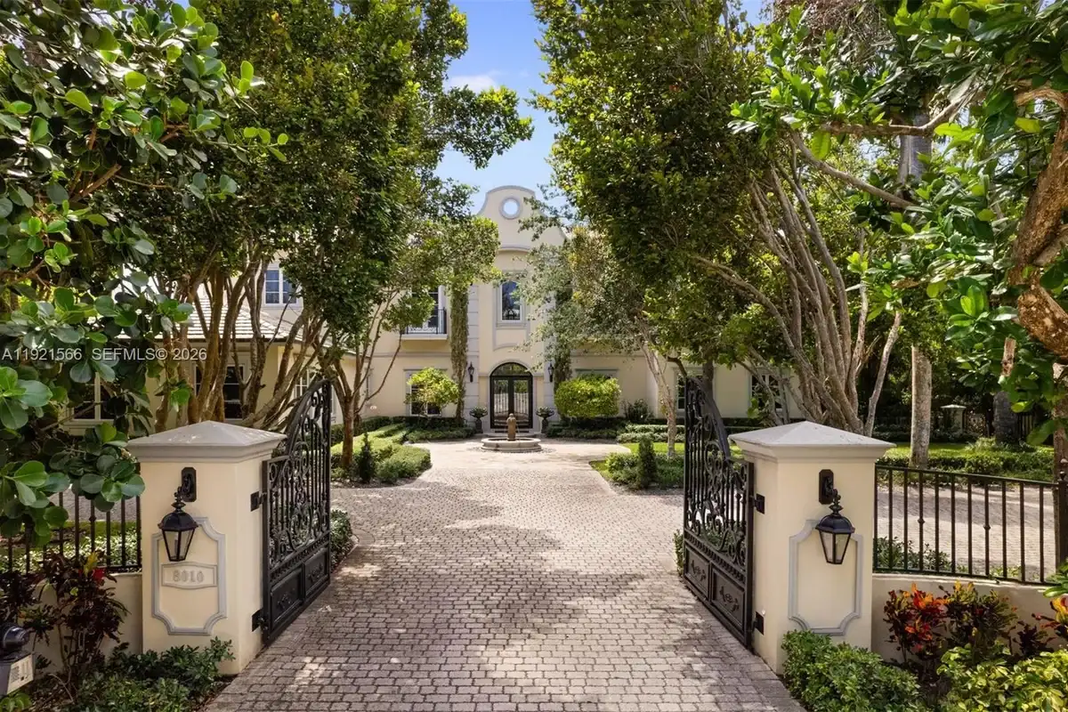 8010 Ponce De Leon Rd, Miami: photo 1 of 29