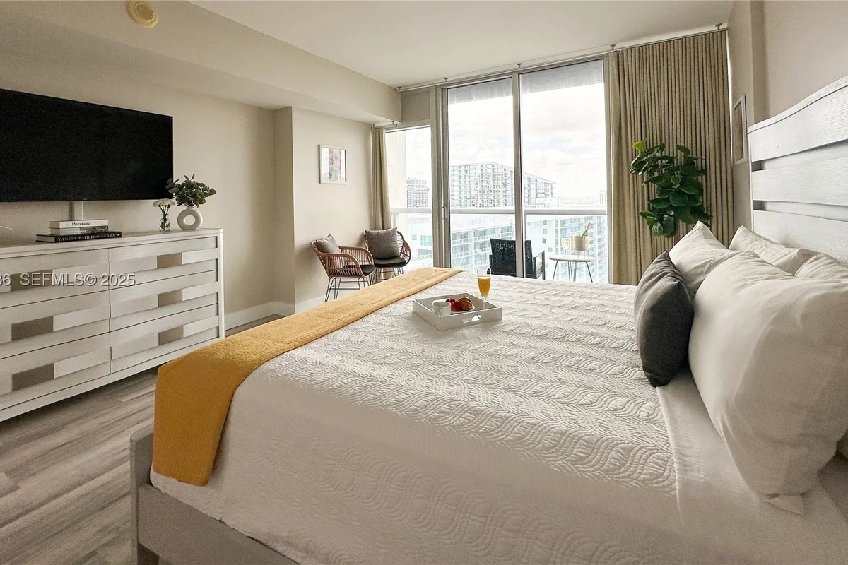 485 Brickell Ave #4405, Miami: photo 1 of 19