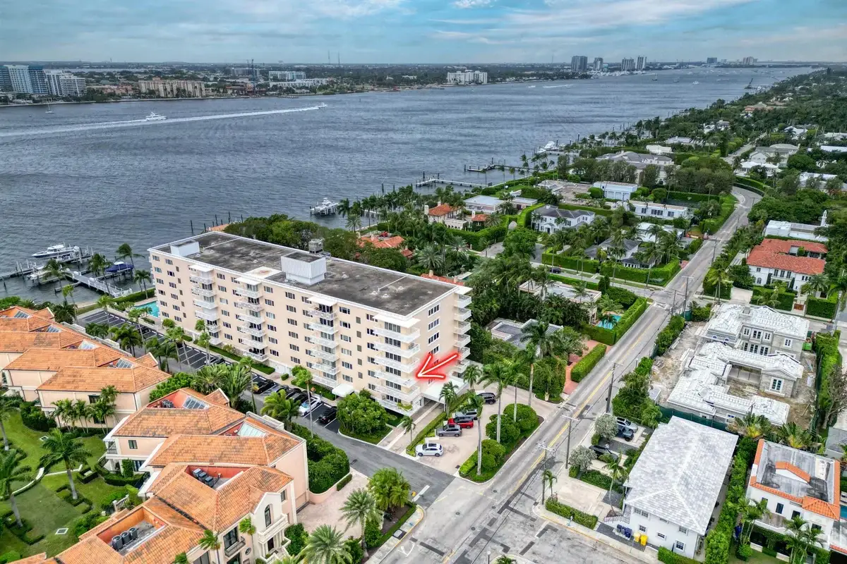 250 N Bradley Pl #402, Palm Beach: photo 1 of 38