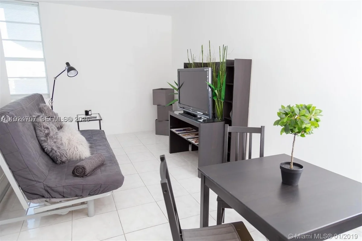 100 Lincoln Rd #1216, Miami Beach: photo 1 of 7