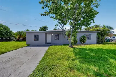 14801 Lincoln Blvd, Miami: photo 1 of 32