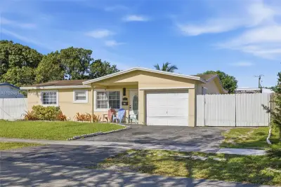 2211 NW 46th Ave, Lauderhill: photo 1 of 8