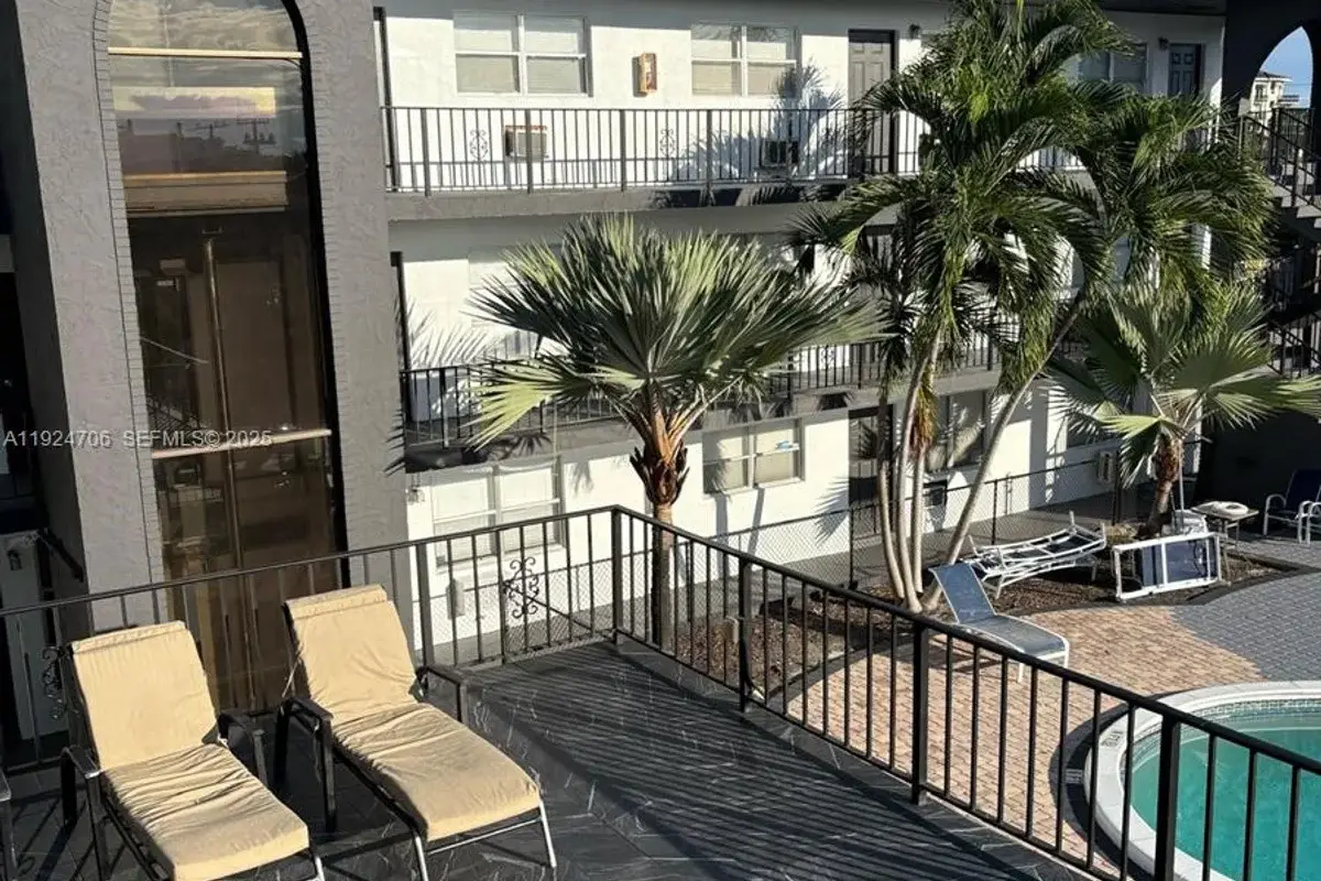 1100 NE 9th Ave #203, Fort Lauderdale: photo 1 of 6