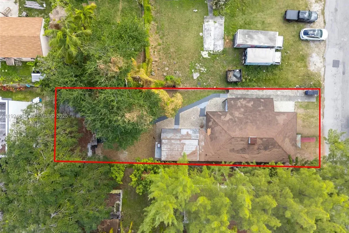 7525 NE Miami Ct, Miami: photo 1 of 33