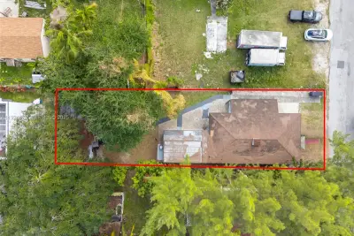 7525 NE Miami Ct, Miami: photo 1 of 33