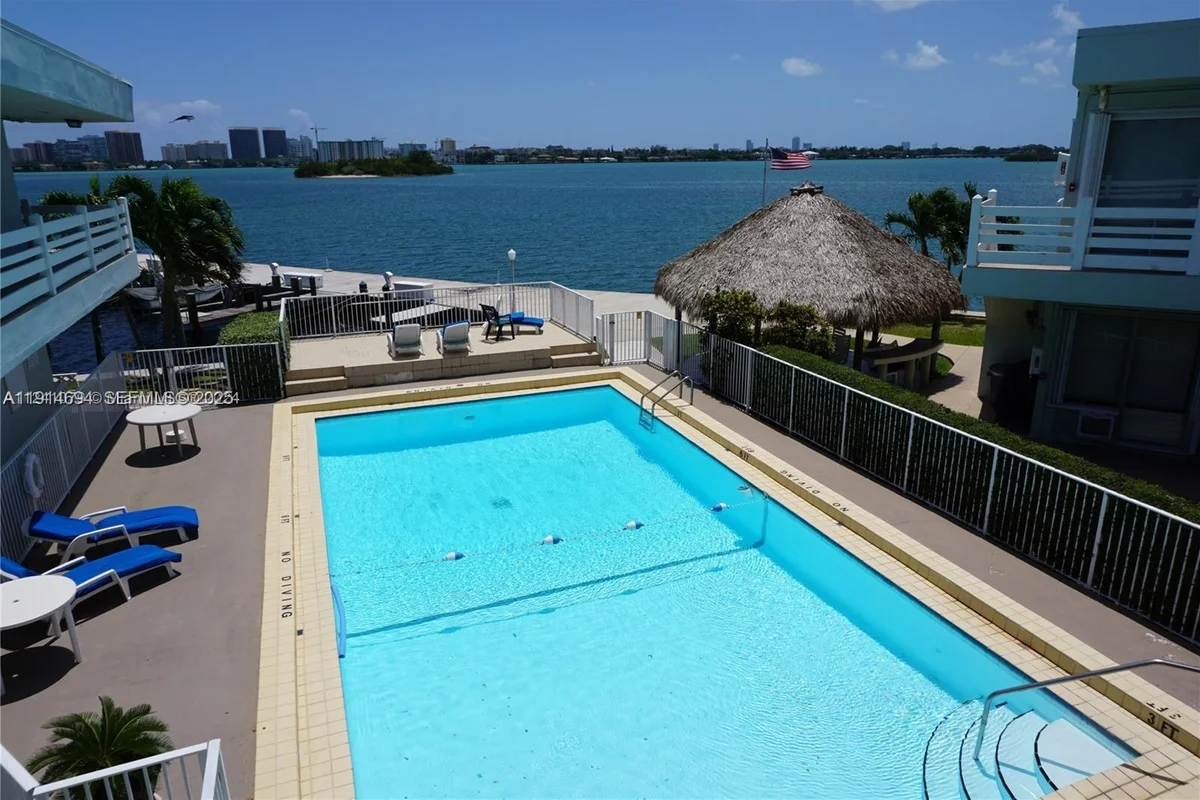 2700 NE 135th St #45, North Miami: photo 1 of 27