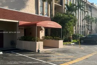 2001 Atlantic Shores Blvd #105, Hallandale Beach: photo 1 of 15