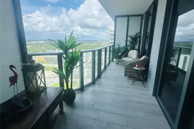 121 NE 34th St #3014, Miami: photo 1 of 73