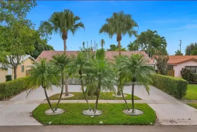 5500 Buchanan St, Hollywood: photo 1 of 24