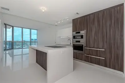 851 NE 1st Ave #1608, Miami: photo 1 of 34