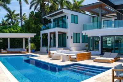 327 E Rivo Alto Dr, Miami Beach: photo 1 of 14