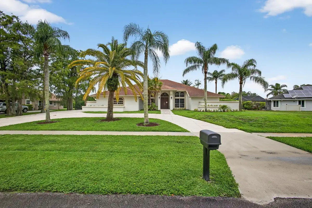 1295 Longlea Ter, Wellington: photo 1 of 84
