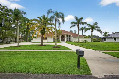 1295 Longlea Ter, Wellington: photo 1 of 84