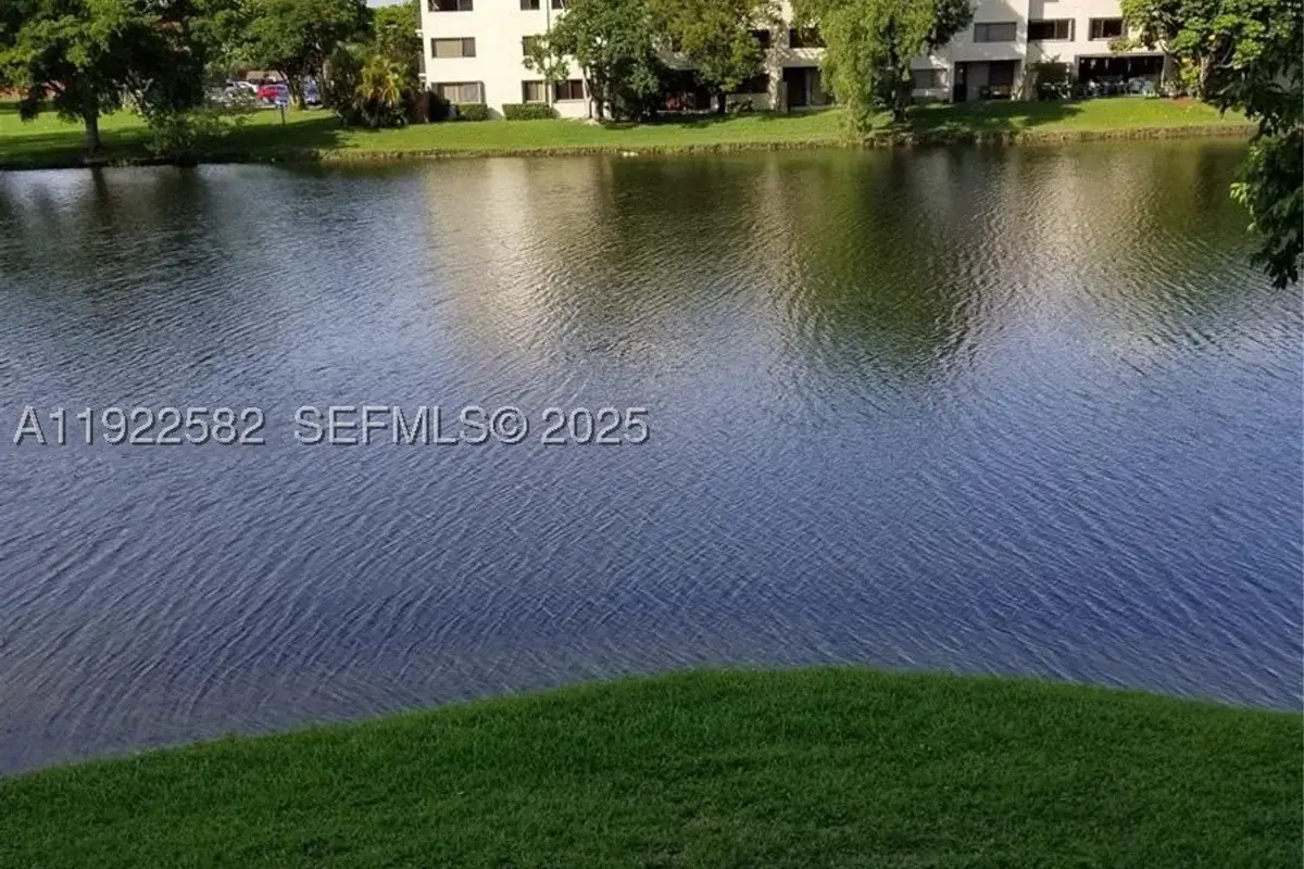 6701 SW 116th Ct #203, Miami: photo 1 of 12