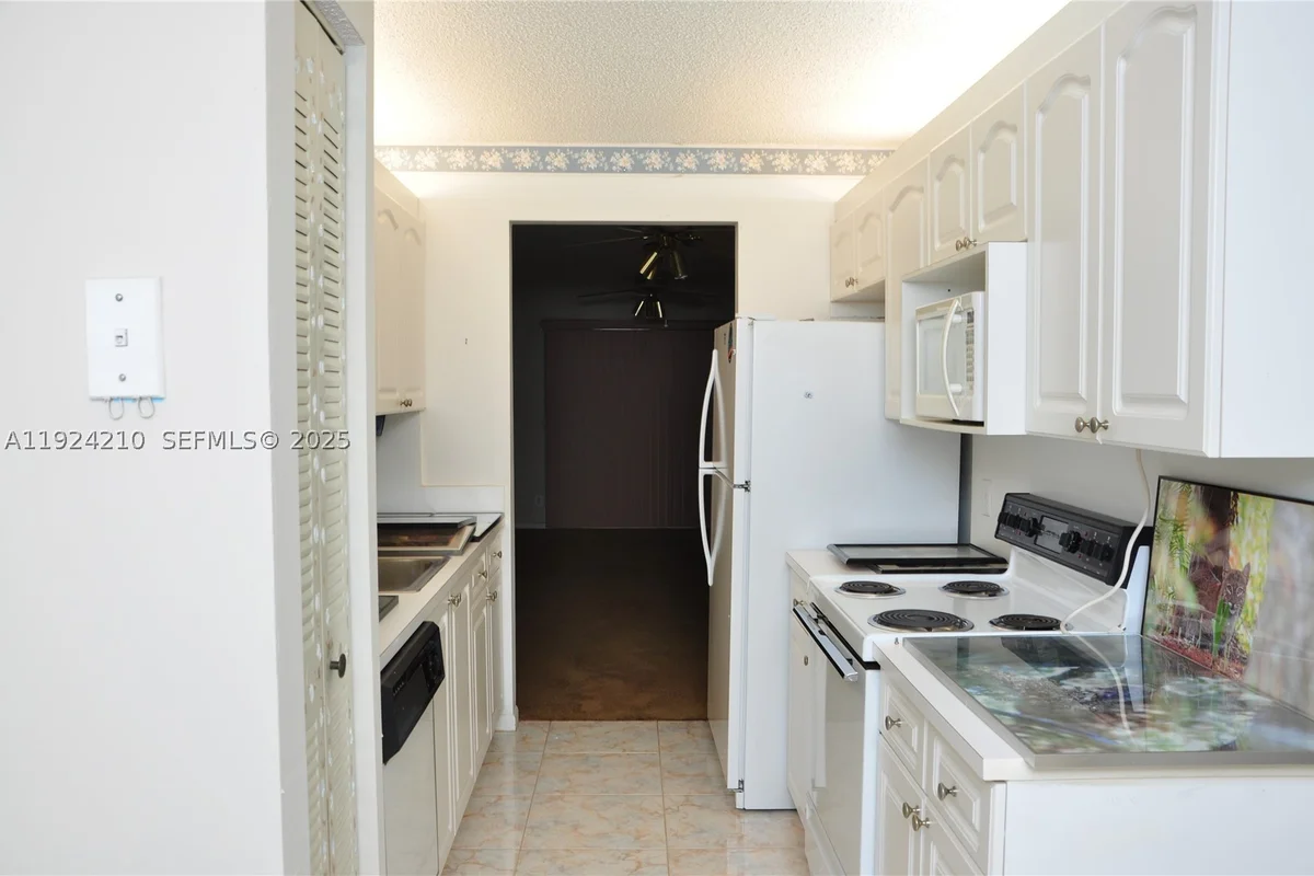 13000 SW 15th Ct #411U, Pembroke Pines: photo 1 of 13