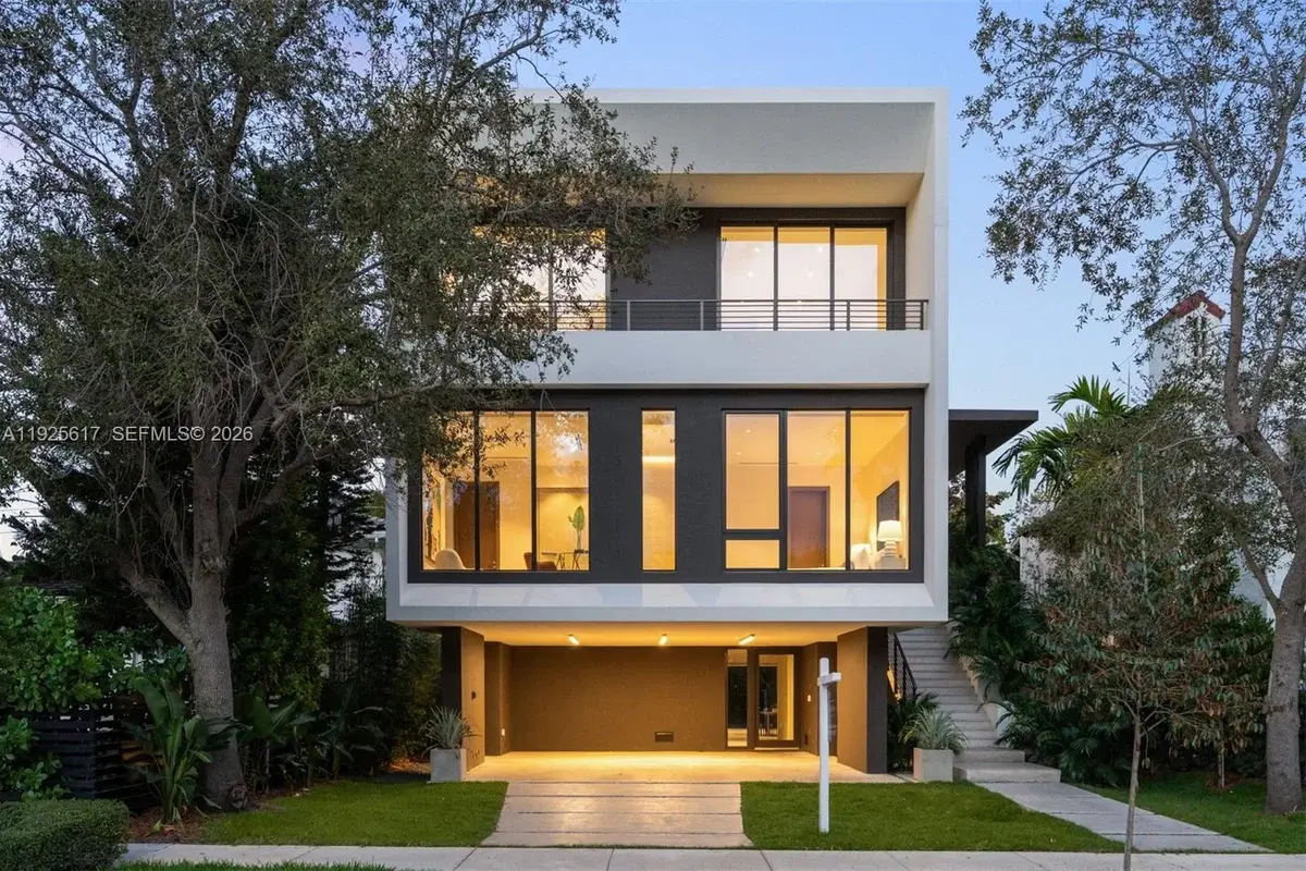 3551 Crystal Ct, Miami: photo 1 of 48