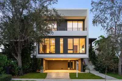 3551 Crystal Ct, Miami: photo 1 of 48