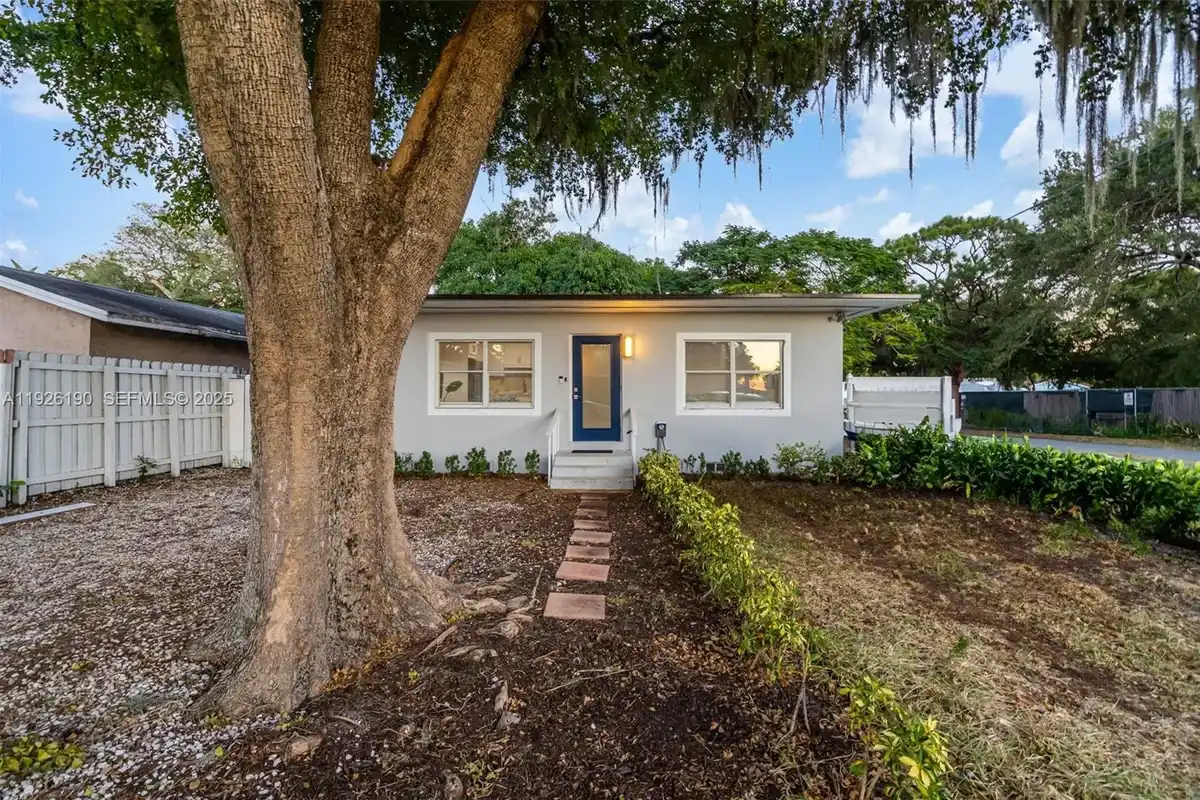 1100 NW 7th Ave, Fort Lauderdale: photo 1 of 24