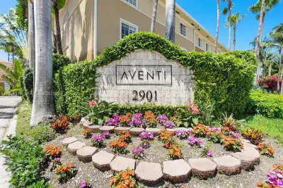 2871 NE 185th St #205, Aventura: photo 1 of 4