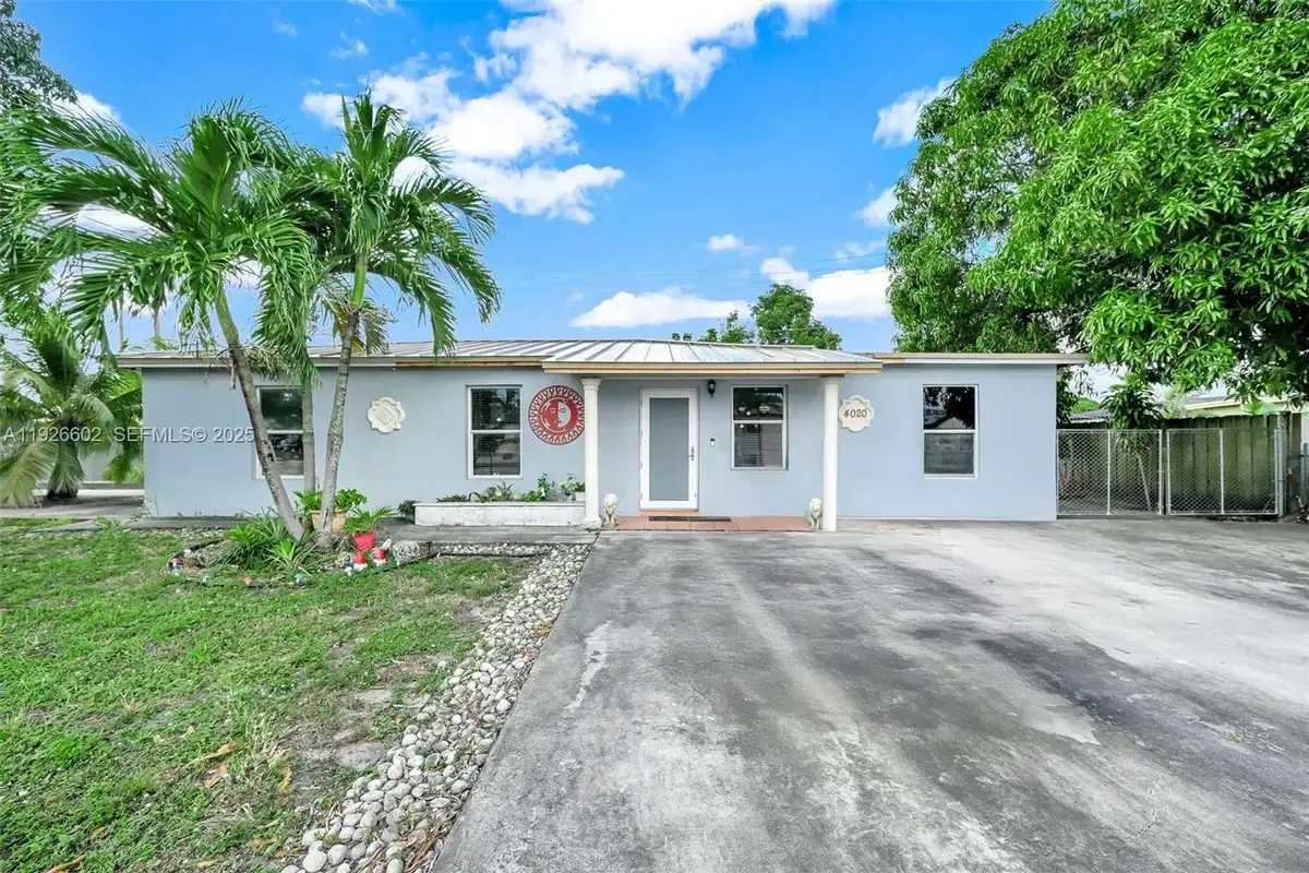 4020 E 10th Ave, Hialeah: photo 1 of 63