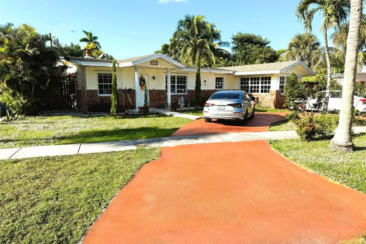1313 NW 58th Ave, Margate: photo 1 of 22