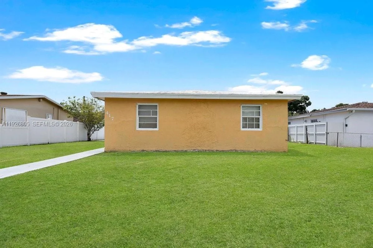 417 SW 3rd St, Hallandale Beach: photo 1 of 43